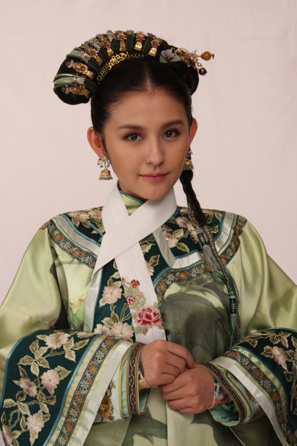 叶澜依(宁嫔)扮演者热依扎,天真浪漫淳贵人的扮演者谭松韵赫然在列