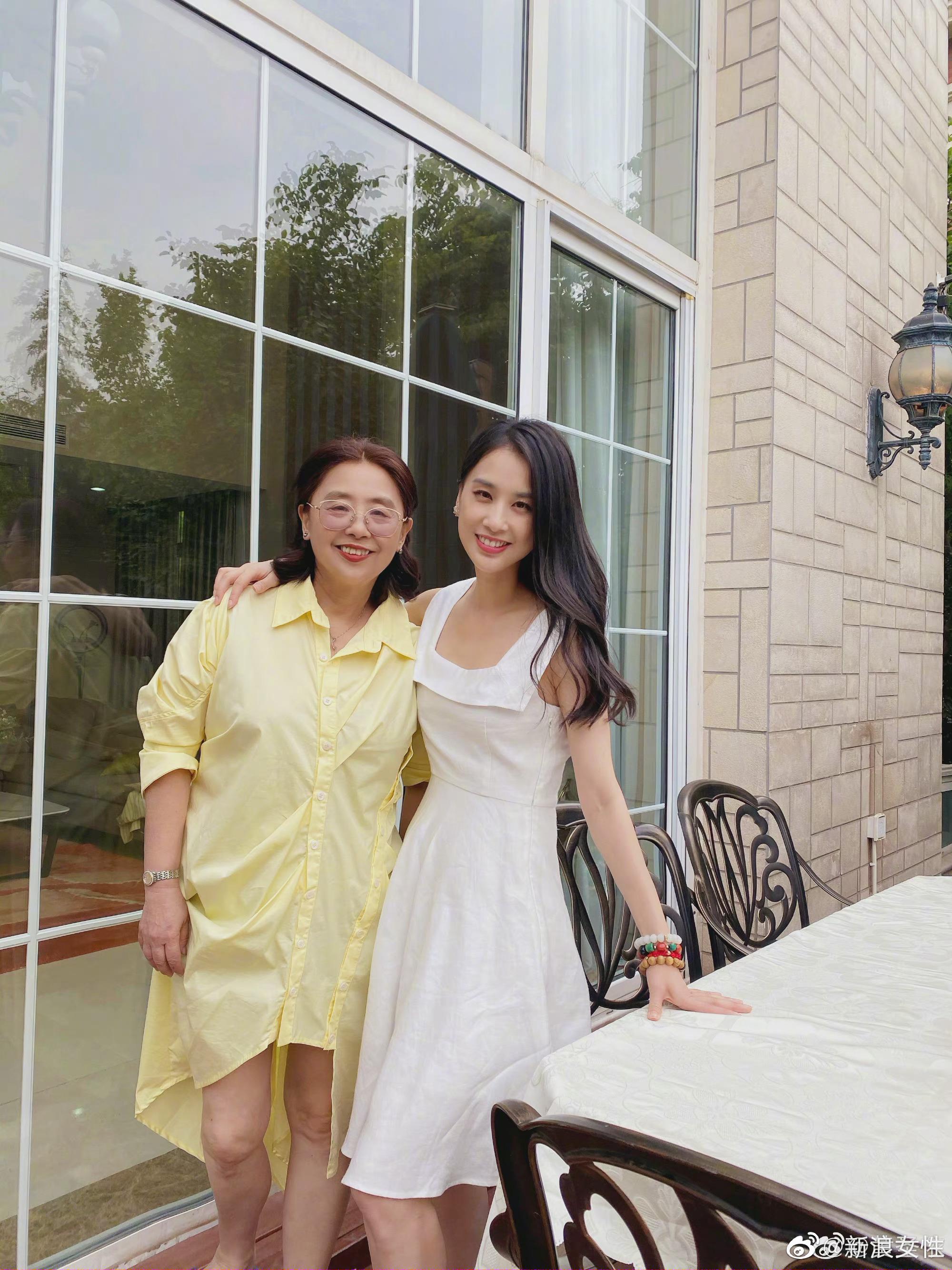 婆婆和妈妈2收官黄圣依晒出婆婆和妈妈年轻时的老照片