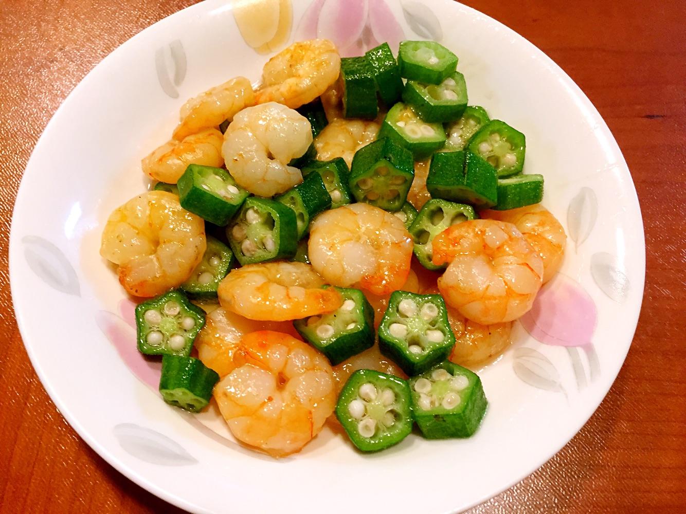 其实这样做出来的虾仁秋葵更好吃鲜美可口超下饭吃起来很过瘾