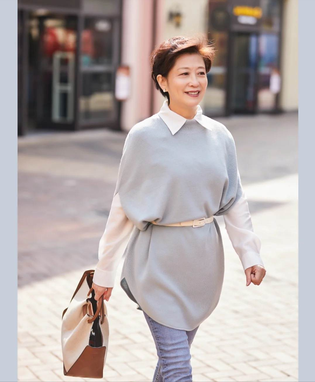 这才是50岁女人该有的打扮拒绝扮嫩简单高级的气质才更美