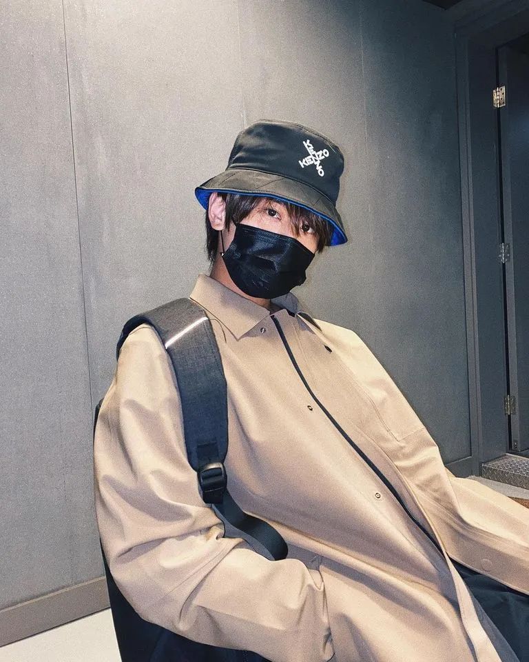 香港男明星排行榜_这14位香港男星,年轻时个个是男神,40岁后却“面目全非”(2)