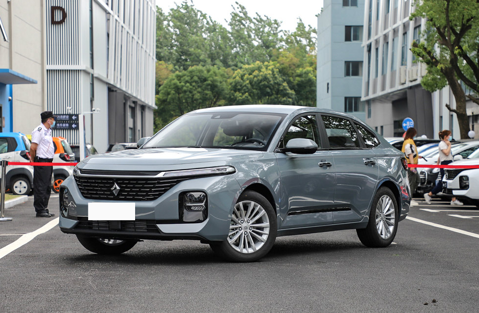 小红书种草颜值放弃轩逸入手新宝骏rc5车主表示不曾后悔