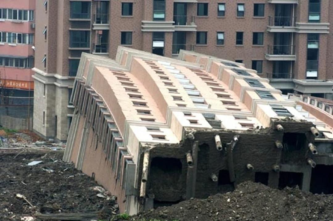 两起史上最严重塌楼事故,共1600人毙命,大楼真能被空调压塌?