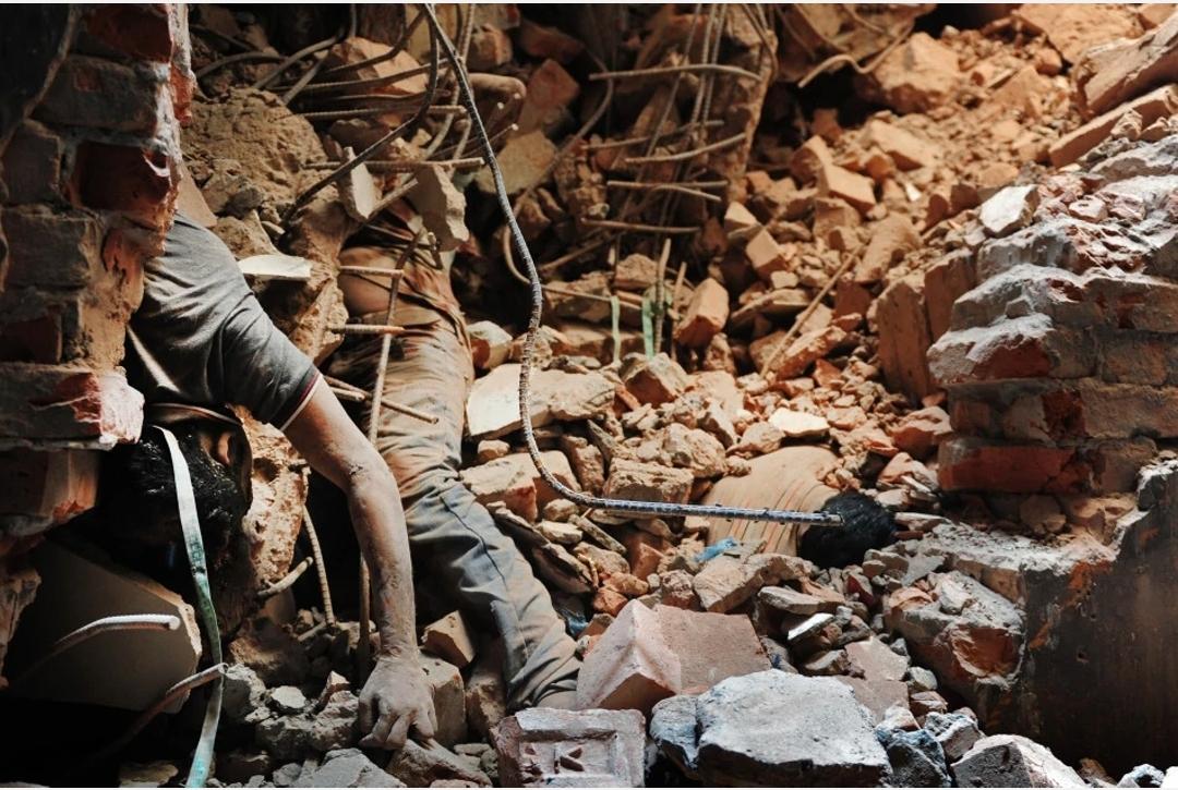 两起史上最严重塌楼事故,共1600人毙命,大楼真能被空调压塌?