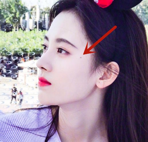 同是泪痣美人:躲过了张嘉倪,逃过了迪丽热巴,却被鞠婧祎留住!|张嘉倪|