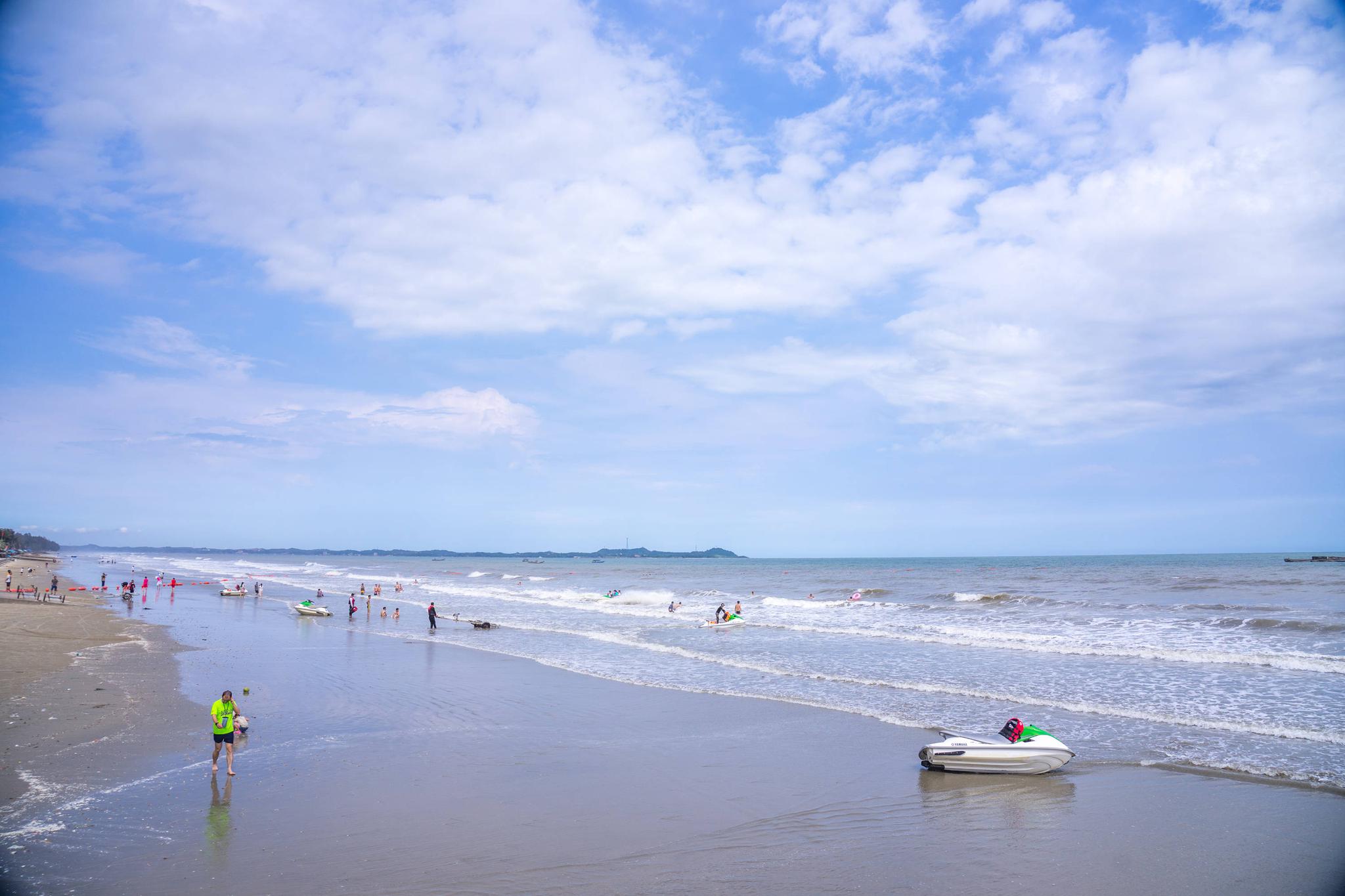 车能直接开到海边,欣赏一望无际的绝美海景|白浪滩|万尾金滩|细软