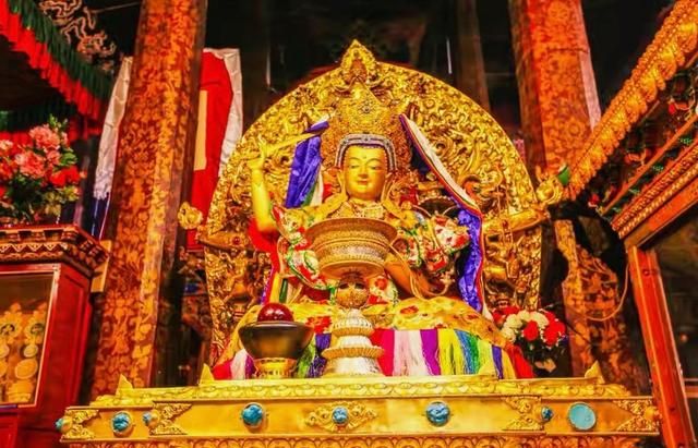 大昭寺因供奉12岁佛祖等身像成为朝拜者圣地文成公主功不可没