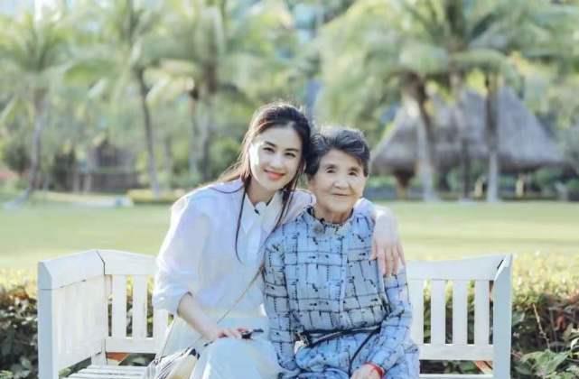 黄圣依晒婆婆妈妈年轻时照片网友却发现小时候的杨子好可爱