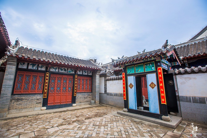 山东龙口有一座丁氏庄园规模庞大富丽堂皇充满了传奇色彩