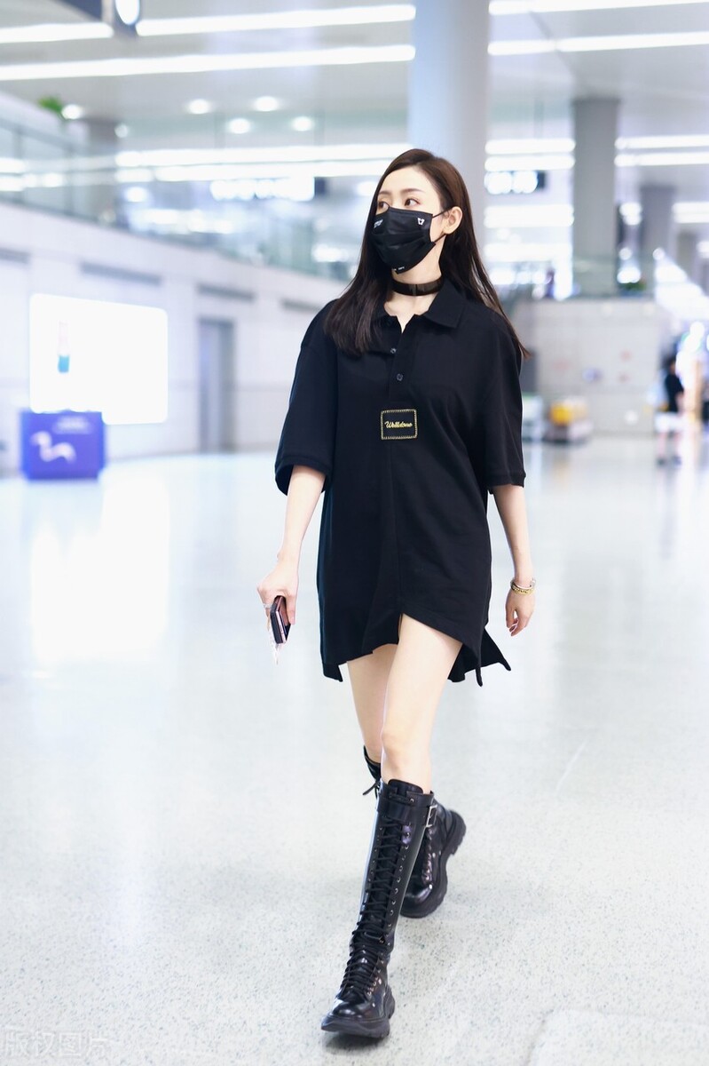 张天爱出街照戴口罩女神范十足