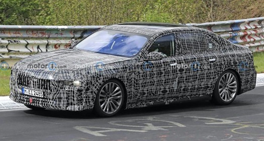 全新宝马7系谍照曝光分体大灯发光格栅网友s级的机会来了