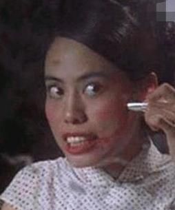 她是周星驰电影里的龅牙妹,为出镜自愿扮丑,看到真实颜值太惊艳