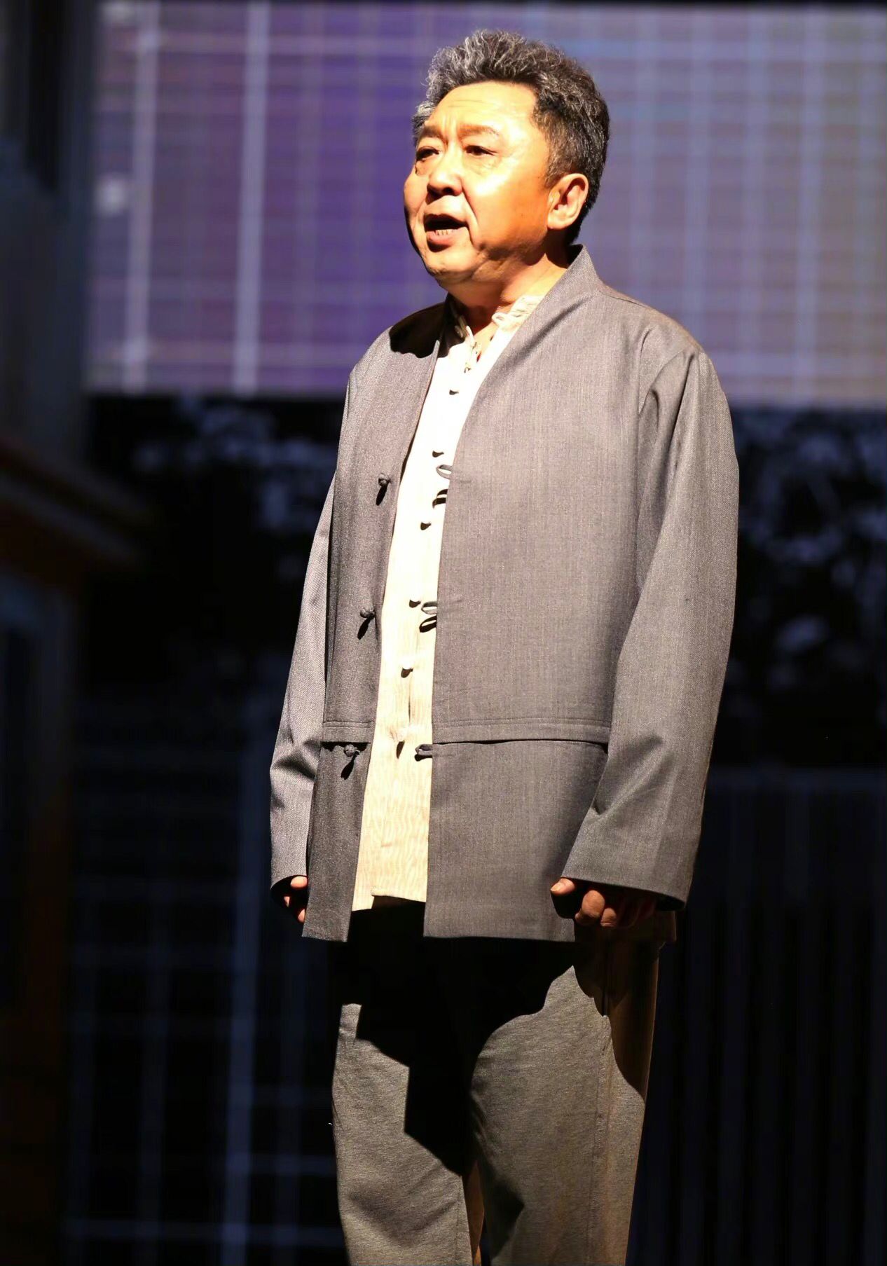 于谦晒相声剧成功演出现场,留言却被他与姜昆的罕见同框照刷屏了