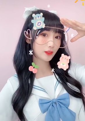 林晚晚频露脸被质疑用替身唱歌被发现声线不同粉丝称她辞职了