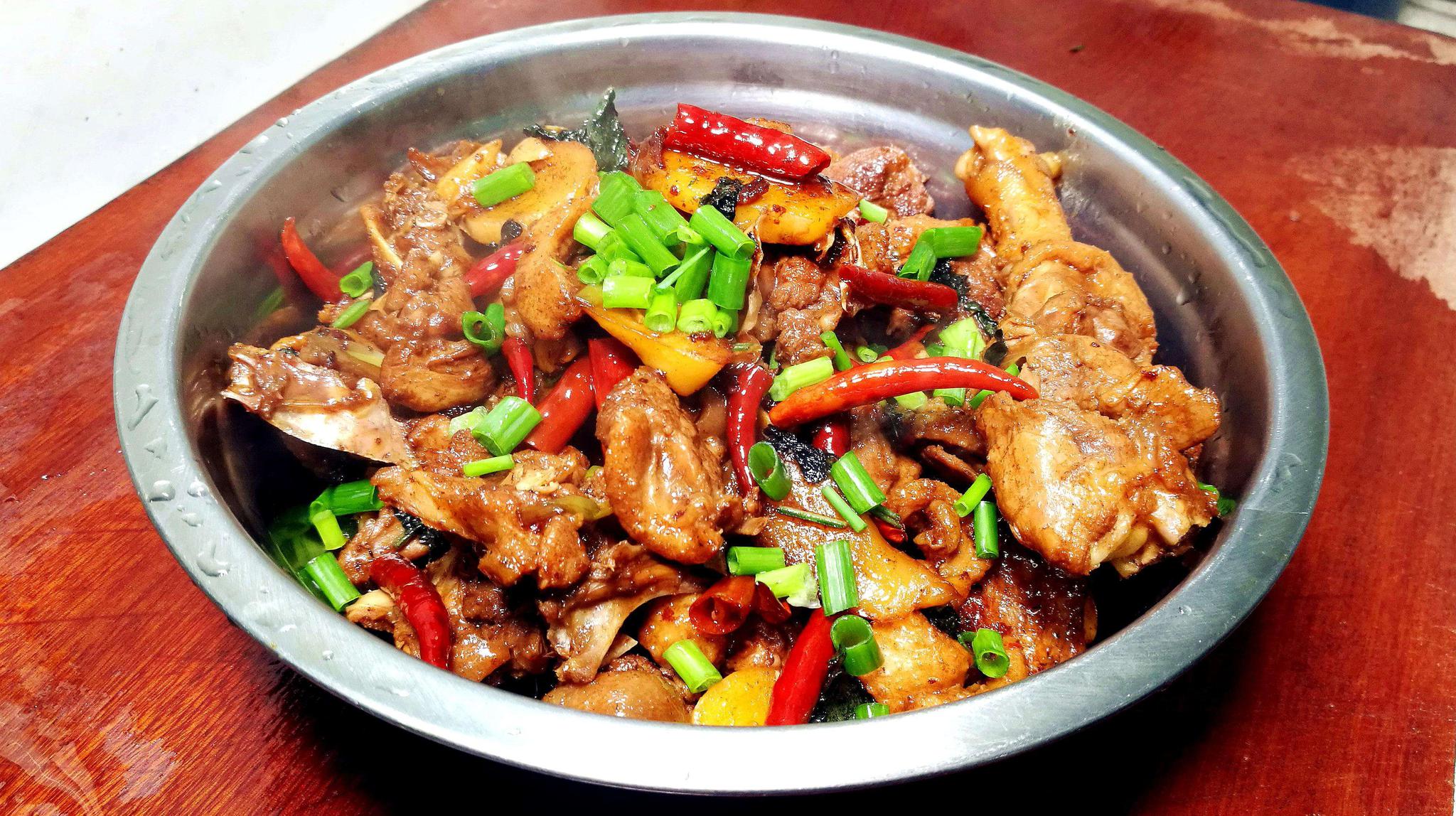 教你解馋又过瘾的川味麻辣鸭,美味不腻超好吃,吃完