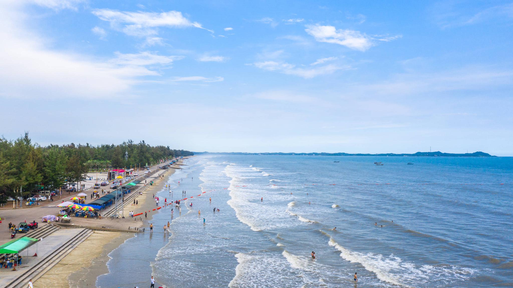 广西这两处著名海滩车能直接开到海边欣赏一望无际的绝美海景