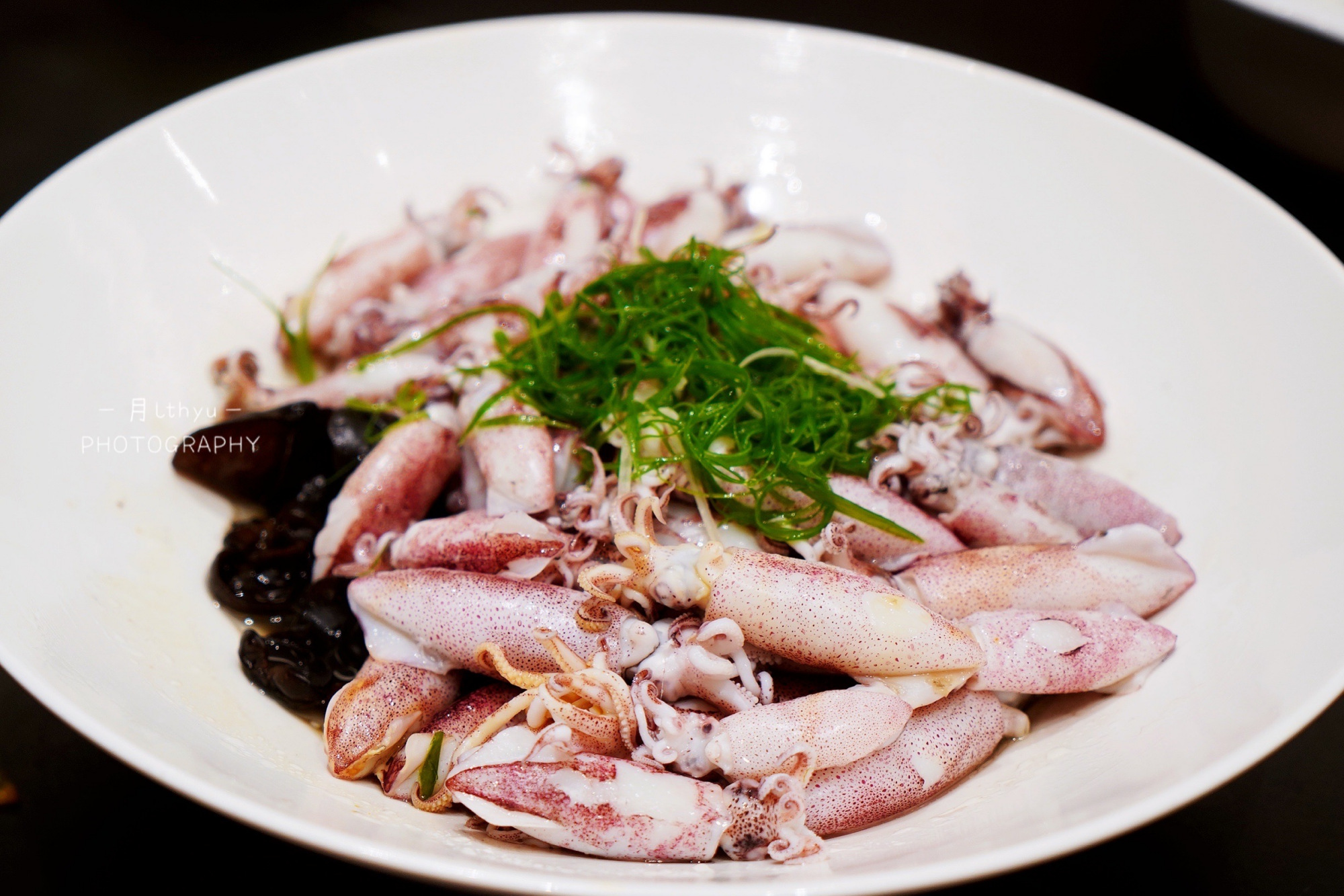 白灼小管,本地人最爱的白灼,鲜活的小管,只简单的煮就非常美味,咬下去