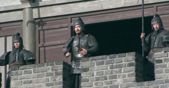 古代城门开放时间有严格的限制,若到点城门关闭后,该如何进去?