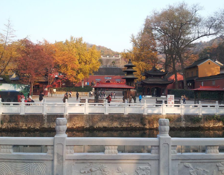 至今已有1500多年历史,门票20元游客络绎不绝|寺院|栖霞寺|佛像_新浪