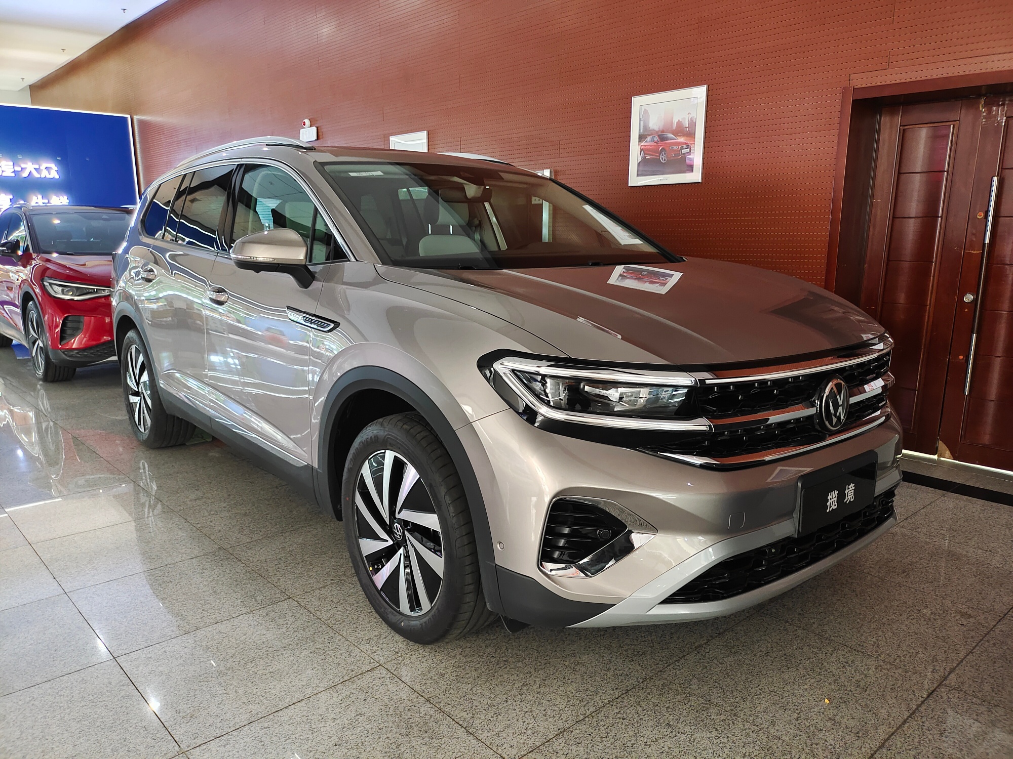 途昂的直接竞争对手,大众最大suv揽境如同mpv,顶配v6发动机