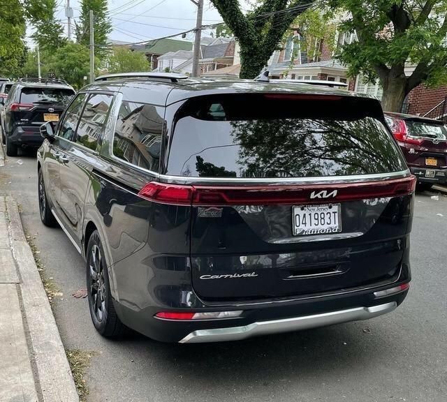 新款起亚嘉华mpv实车黑色涂装很运动网友期待国产竞争gl8