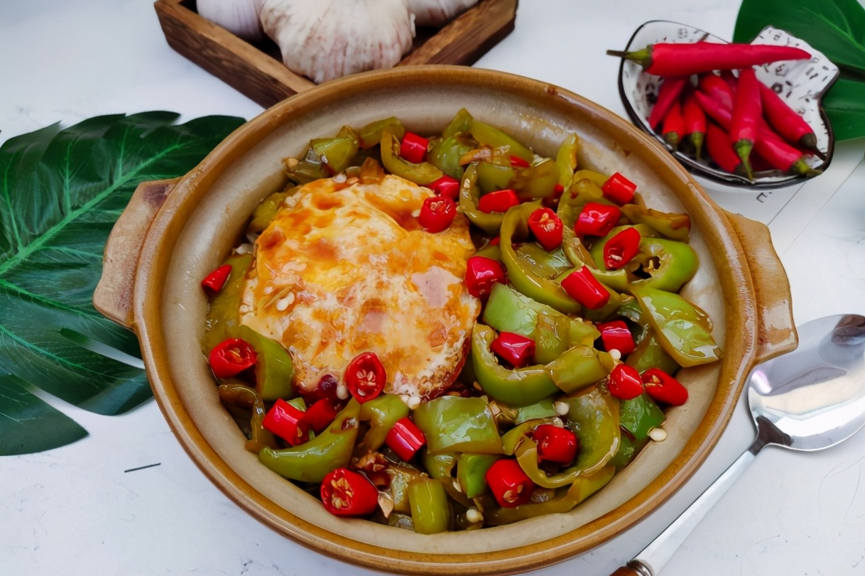 香辣爽口好吃到爆的双椒荷包蛋拌饭|荷包蛋|拌饭|香辣_新浪新闻