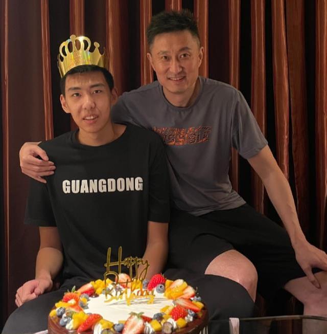 从广东队对徐昕的培养认真度来看,是把他当作易建联的接班人来培养,众