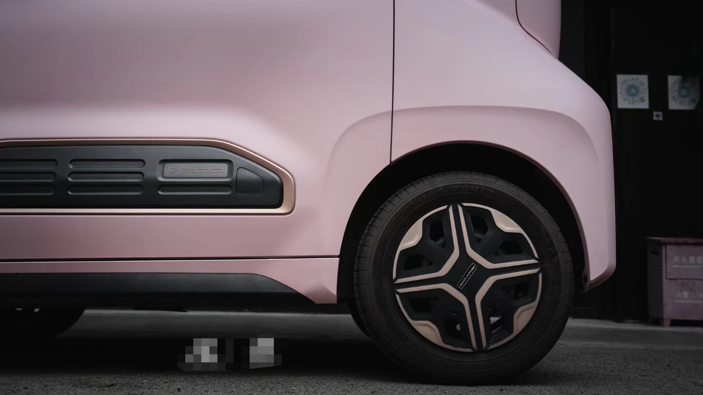 膜呗改色案例宝骏e200换色绸缎粉真的是甜蜜的邂逅