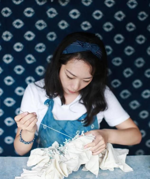 7年过去了,林芳璐靠着她的坚持,成为了一名手工艺