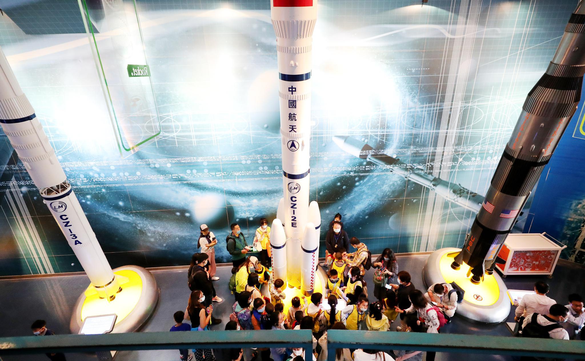 在上海科技馆探索神奇科技世界