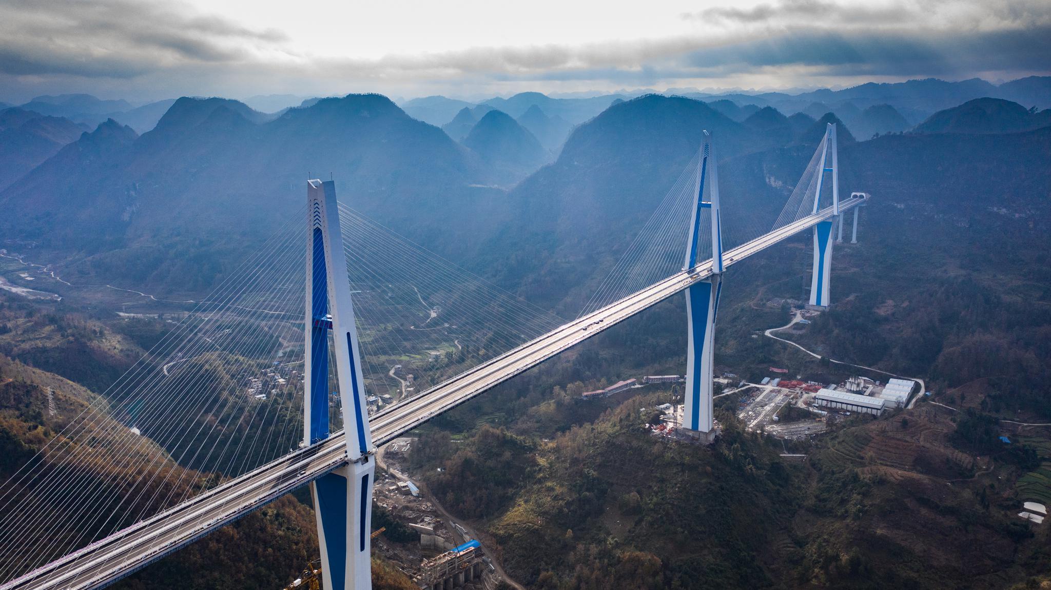 沿着高速看中国|高原上织就高速公路"彩带"|贵州省|高原_新浪新闻