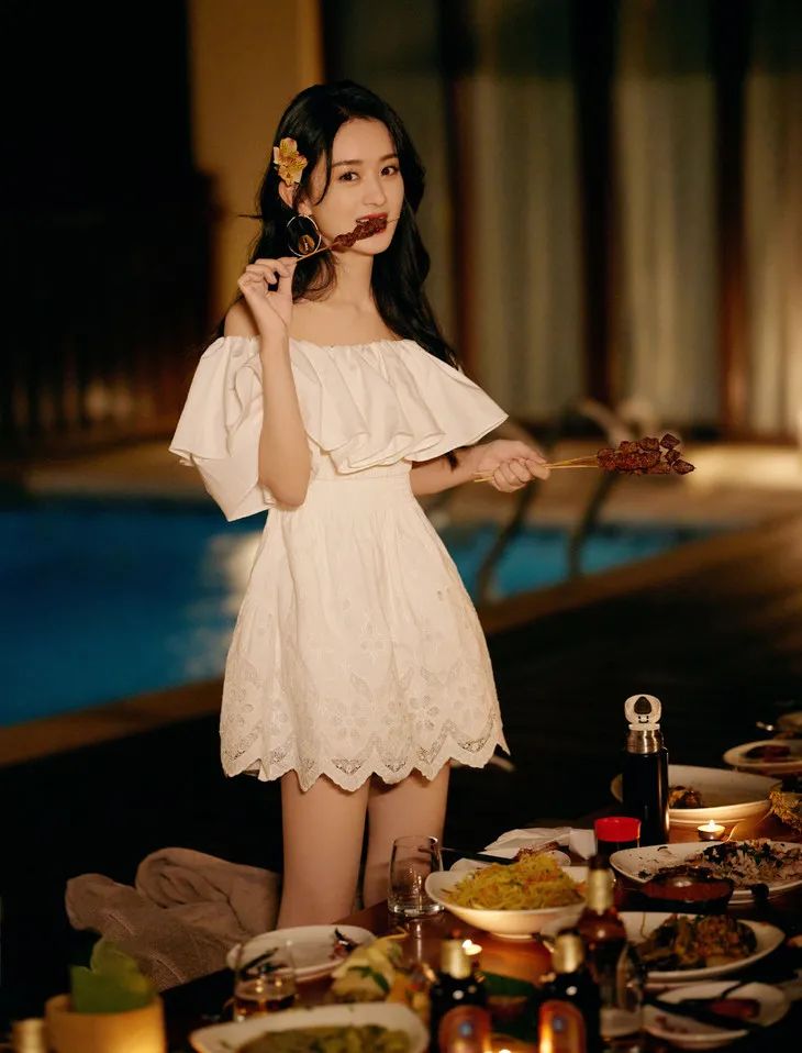 下周穿什么 穿白裙吃烧烤的赵丽颖后悔不 手机新浪网 下周穿什么 穿白裙吃烧烤的赵丽颖后悔不 手机新浪网