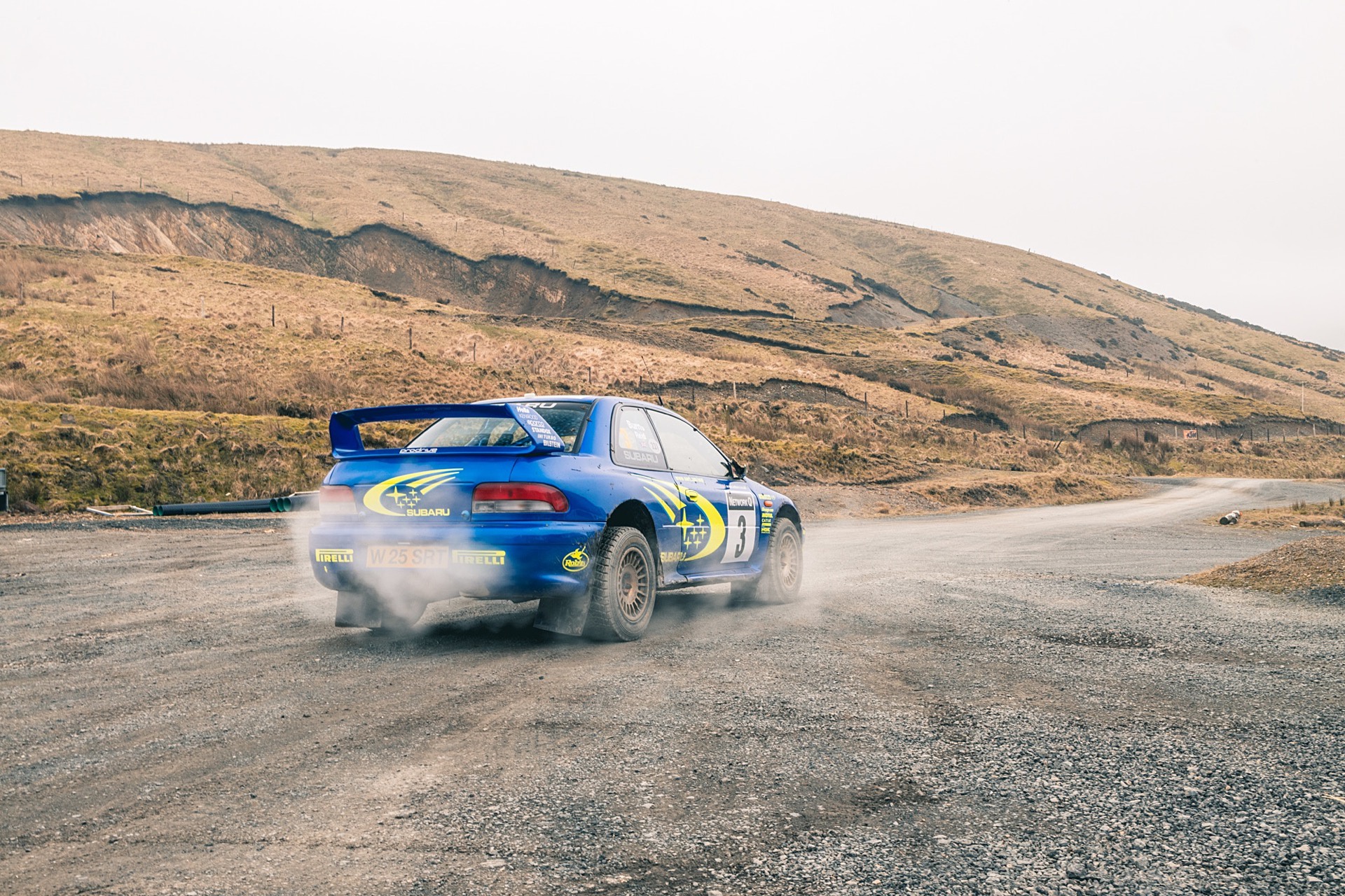 弯道王子叱咤拉力赛场的斯巴鲁翼豹s6wrc正在出售