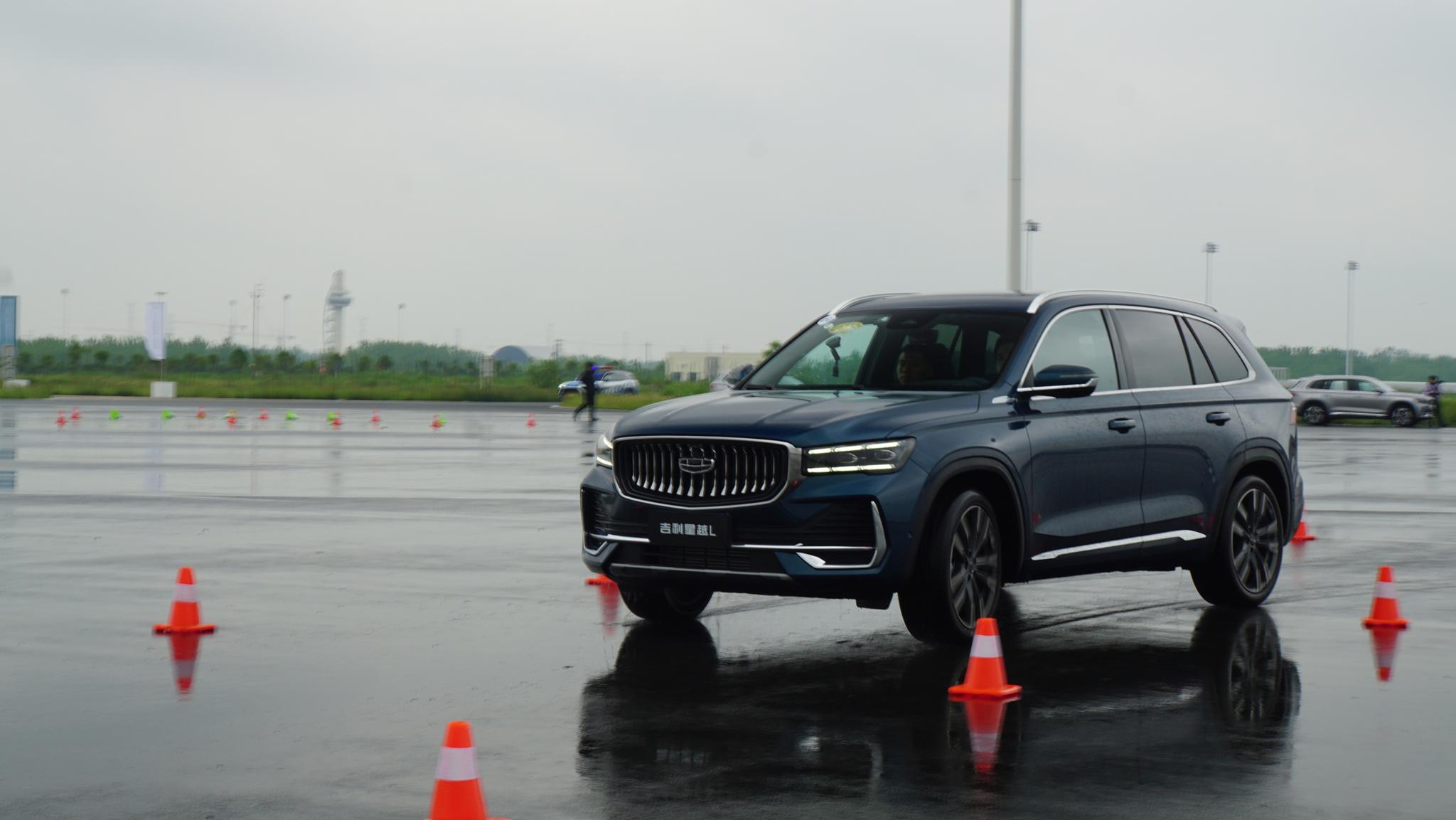 场地试驾星越l真实评价动力充沛底盘质感出色