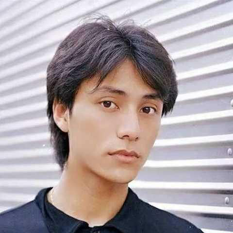 陈坤现身直播间皮肤细腻紧致少年气十足颜值逆天引网友热议