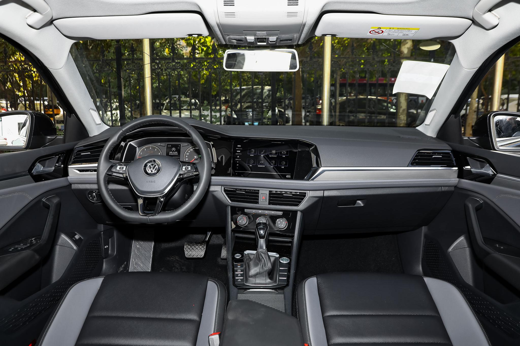 速腾内饰车身尺寸和动力与速腾1.