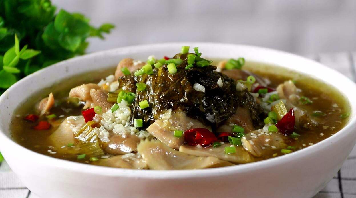 学会这样做酸菜猪肚汤,开胃解馋超下饭,挑食的孩子回回吃不够