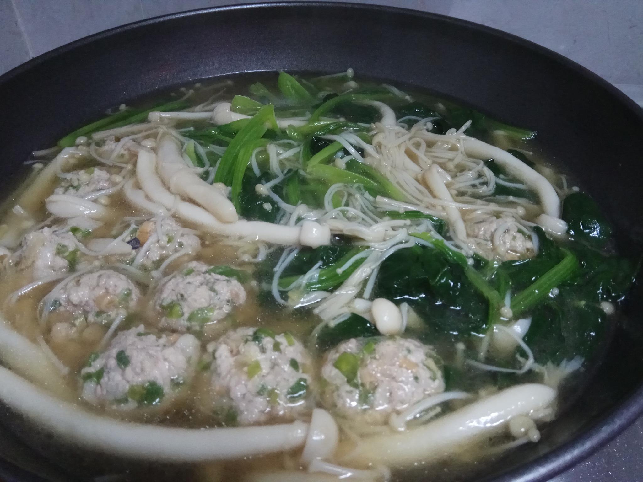 学会这样做菌菇菠菜汤,不但好吃不油腻,而且营养又美味