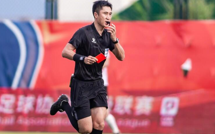 中甲降级热门队7场0胜丢14球,马宁掏红牌,又见故意伤人|蹴鞠|庄佳杰