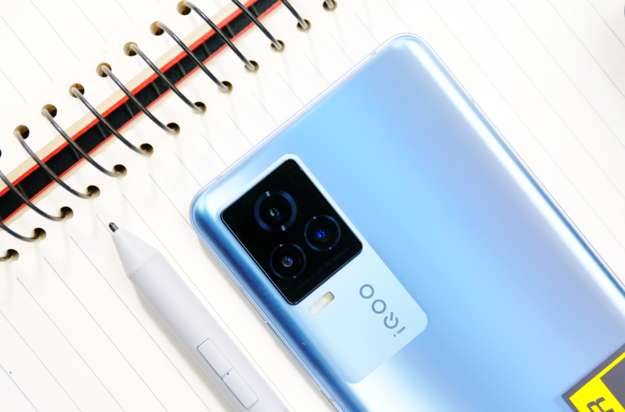 除了游戏体验外,选择iqoo 7还因为其设计美观|传奇版|机身|游戏_新浪