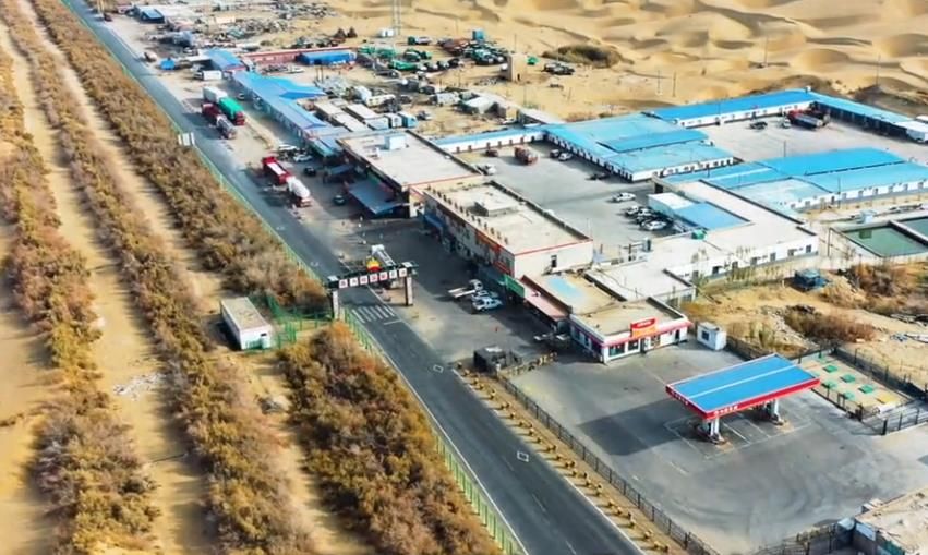 塔中镇总人口是2万多,但是大部分是流动人口,固定居住人口才一两千人