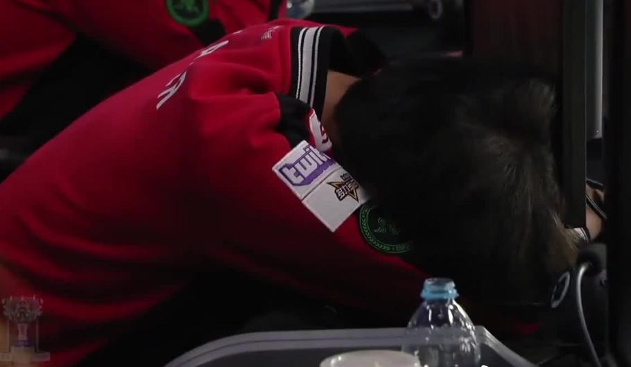 "终于轮到我"rng夺冠荣光哥重现faker经典,捂头崩溃泣不成声