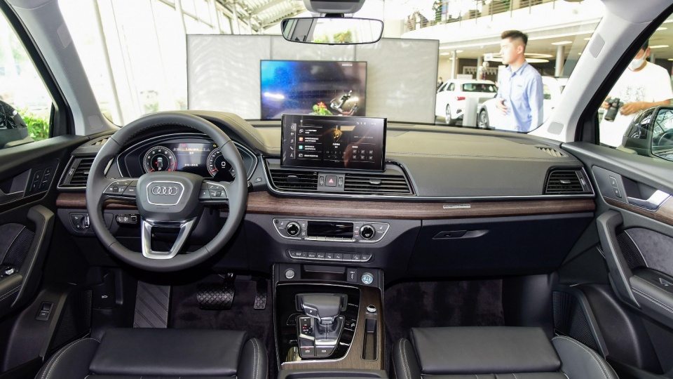 抄底现款还是等新款即将上市的新款奥迪q5l值吗