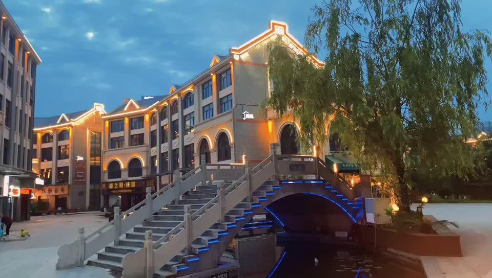 华夏国际茶博城茶里水街夜景