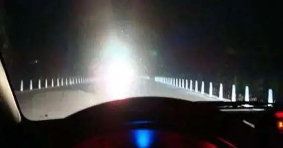 晚上开车太危险这份夜间行车安全攻略