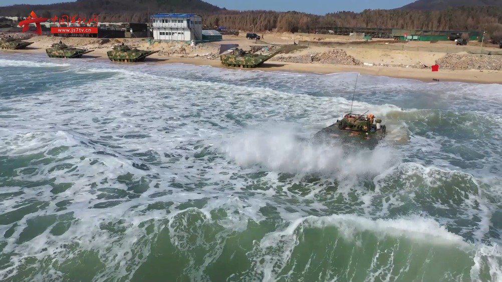 抢滩登陆!两栖部队海上实弹射击 !