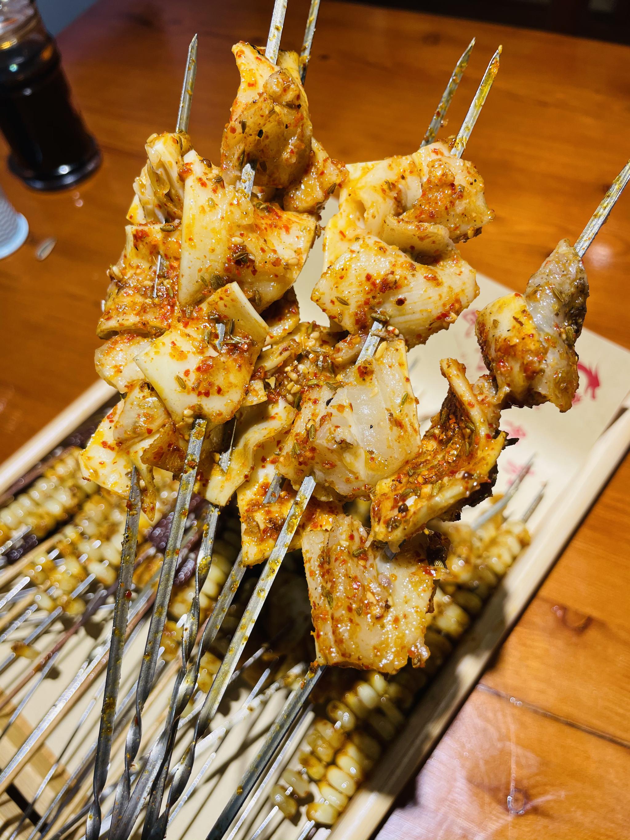 在长春,这家烤骨头真是出了名的香,让多少老爷们来了就不想走