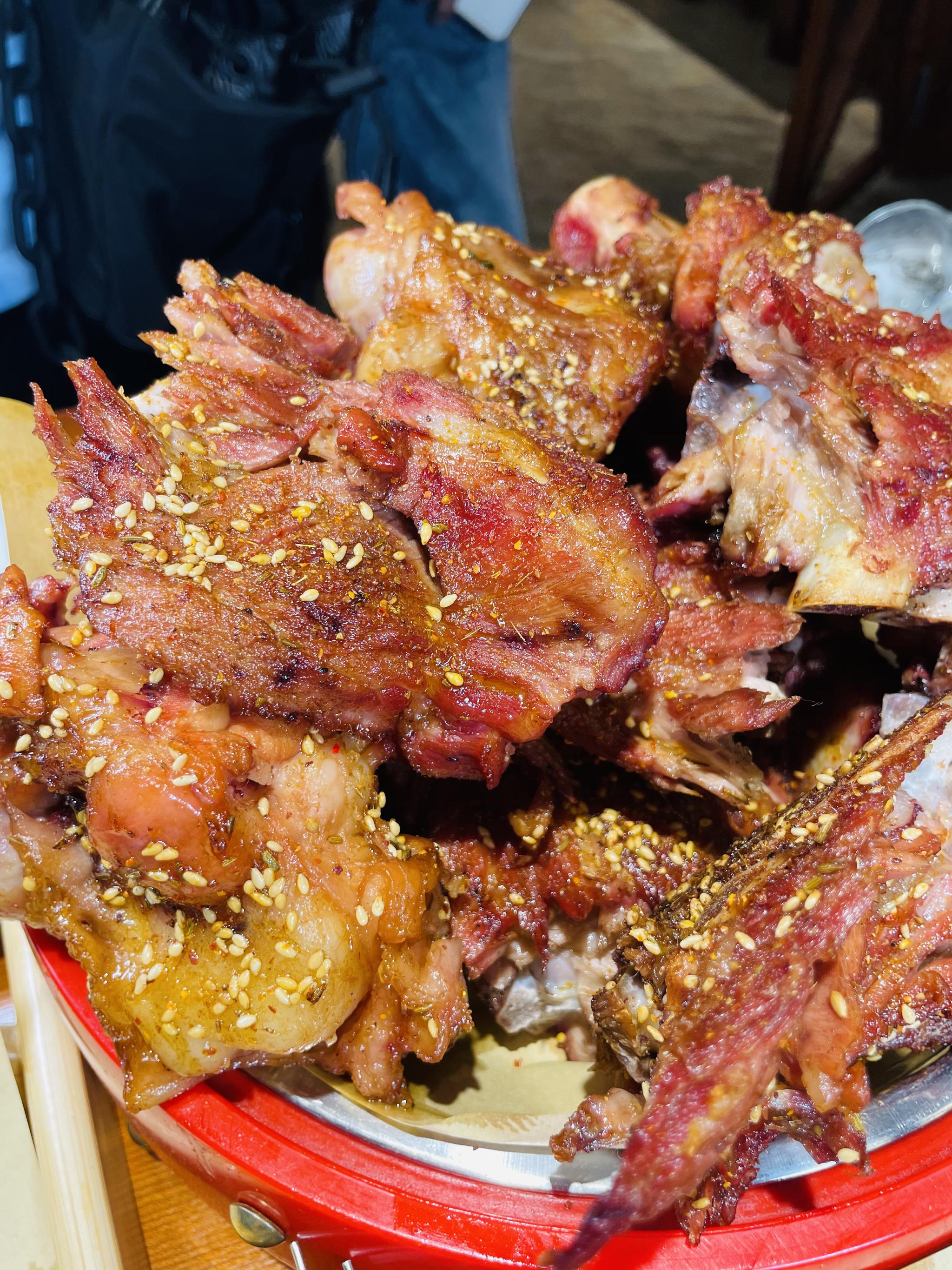 在长春这家烤骨头真是出了名的香让多少老爷们来了就不想走