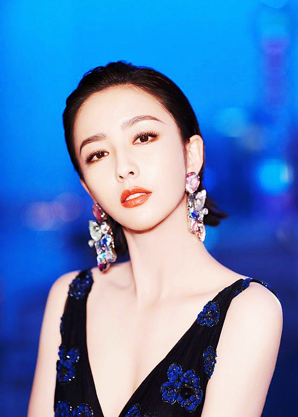 佟丽娅和陈思诚520官宣后出席活动亮珠宝粉丝直呼爱了吗