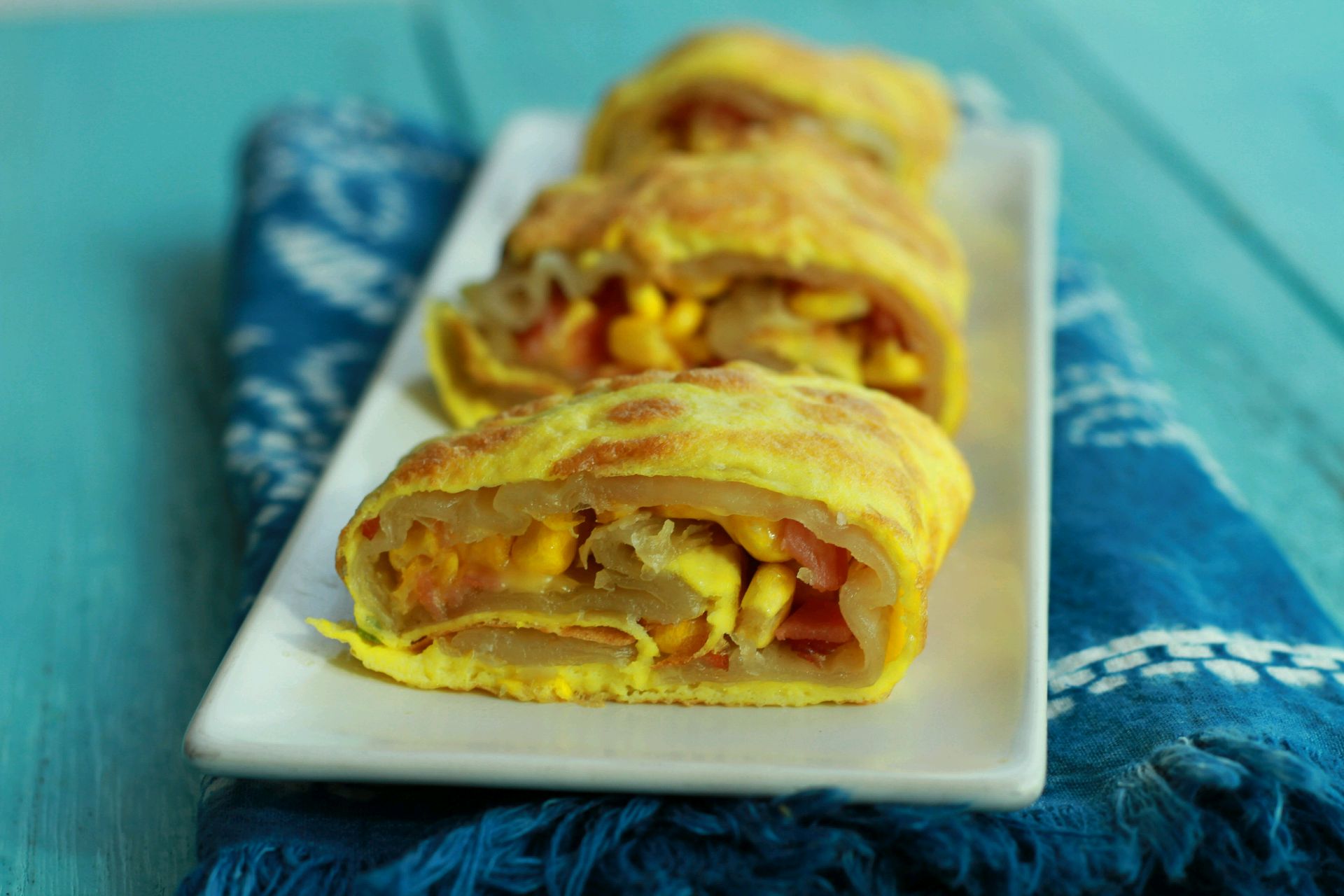 简单又方便的快手早餐,芝士泡菜卷饼和芒果酸奶,一人也要吃好